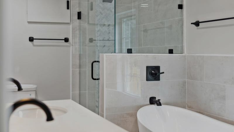Is Acrylic the Best Choice for Your Bathroom Remodel? Benefits Explained
